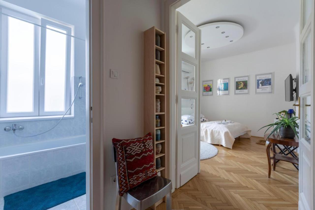 Gorgeous Flat Right Near The Center Apartment *