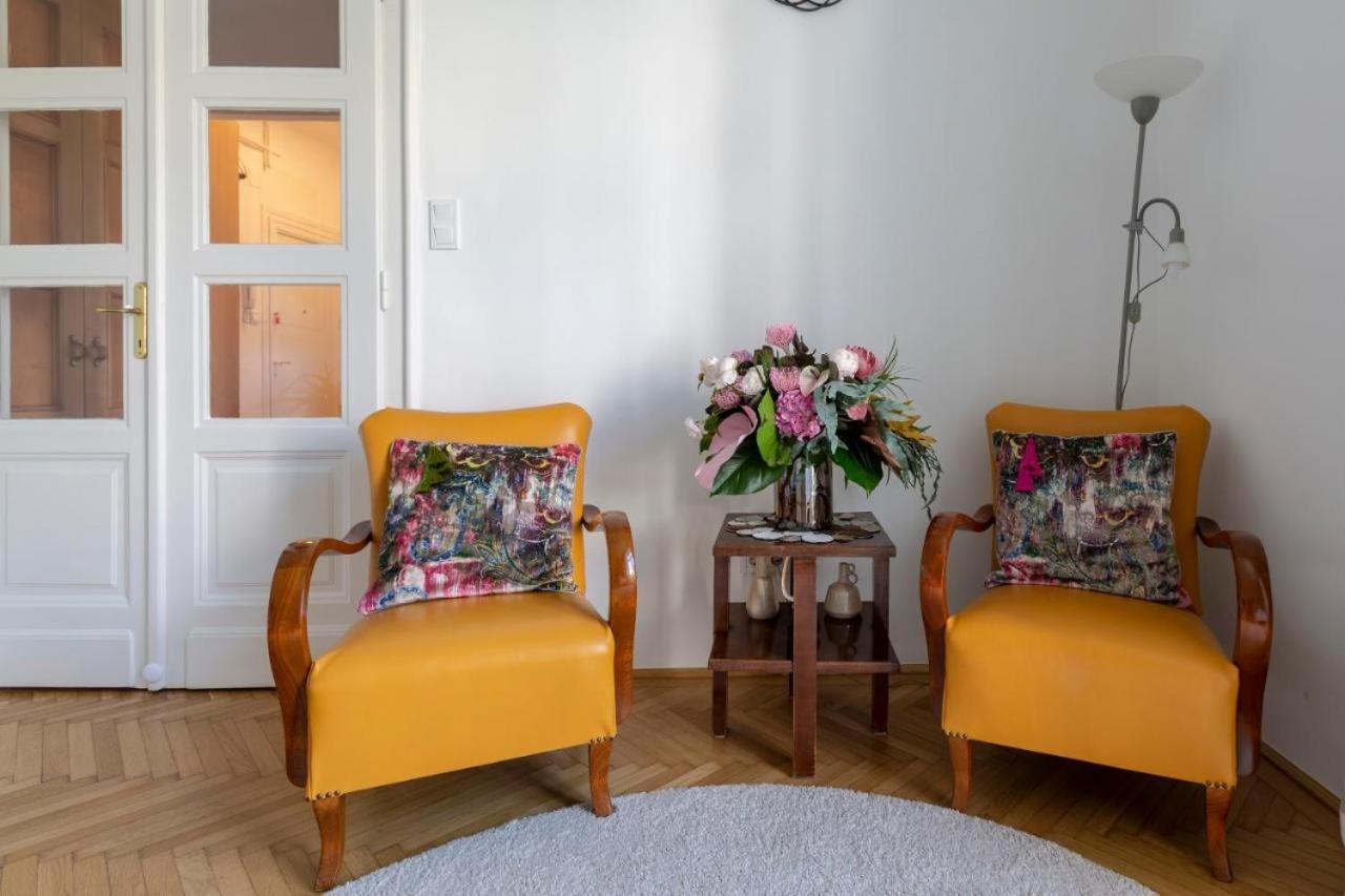 Gorgeous Flat Right Near The Center Apartment