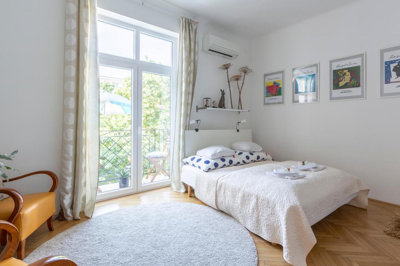 Gorgeous Flat Right Near The Center Apartment