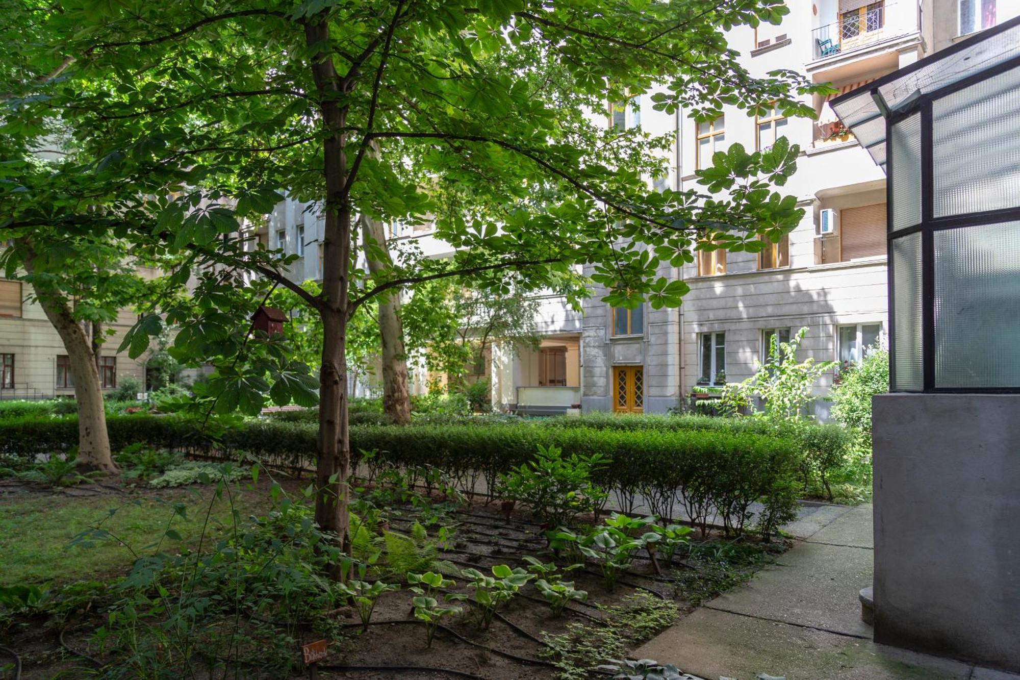 Gorgeous Flat Right Near The Center Apartment